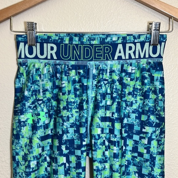 Under Armour Capri Length Athletic Leggings - Picture 2 of 8